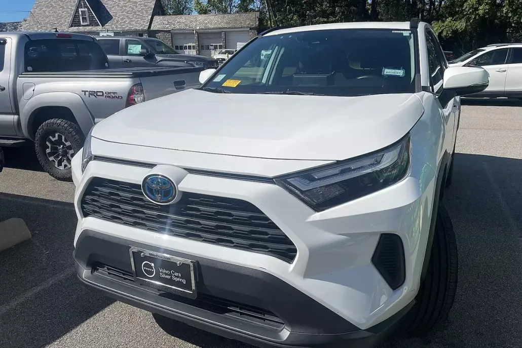 2022 Toyota RAV4 Hybrid XLE photo 1