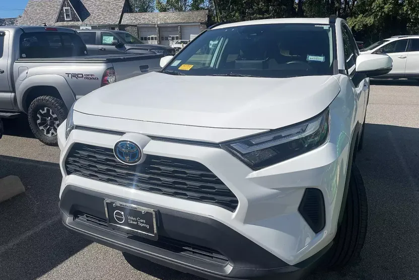 2022 Toyota RAV4 Hybrid XLE photo 1