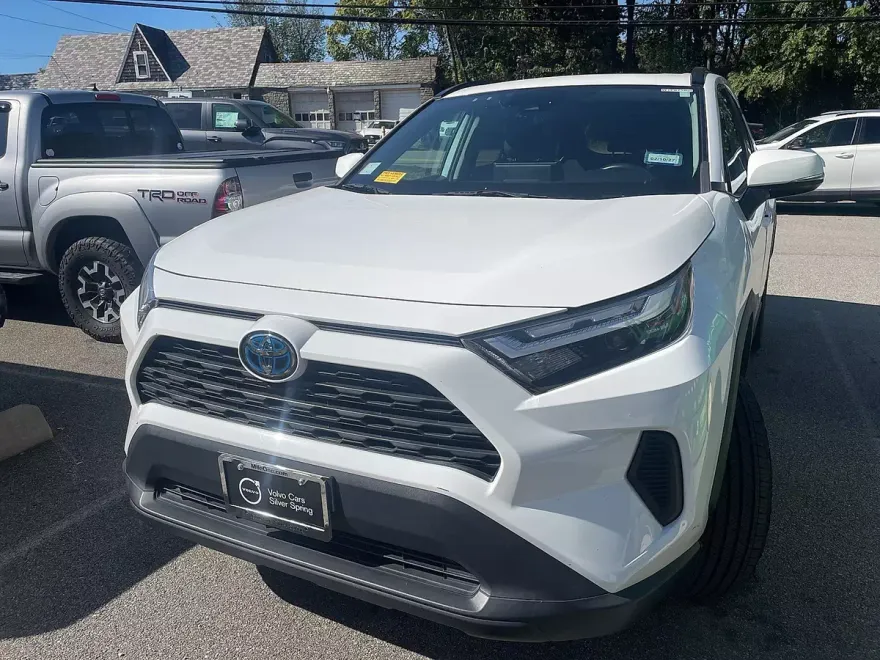 2022 Toyota RAV4 Hybrid XLE photo 1