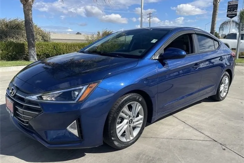 2020 Hyundai Elantra SEL photo 1