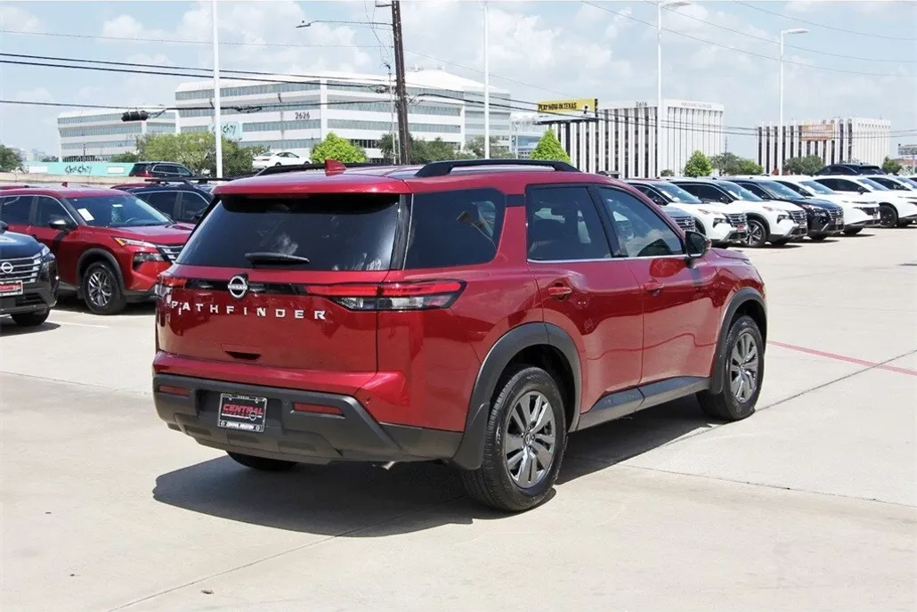 2025 Nissan Pathfinder SV photo 1