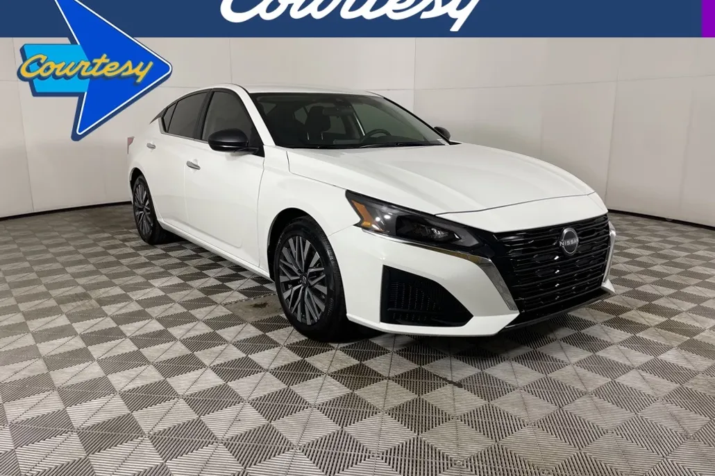 2025 Nissan Altima SV photo 1