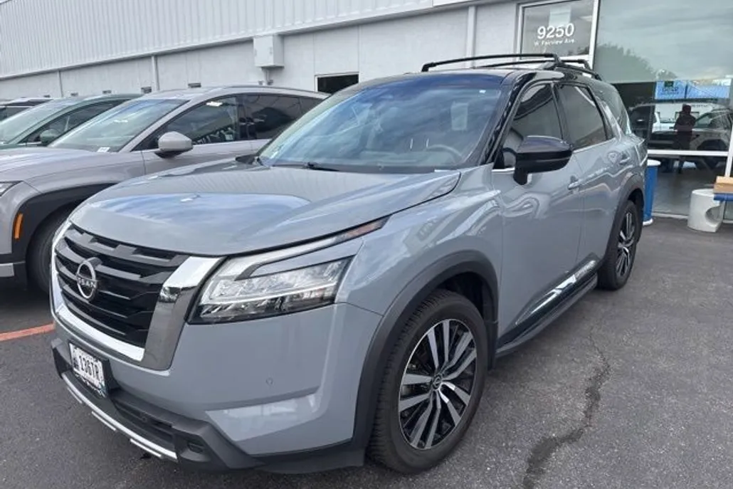 2023 Nissan Pathfinder Platinum photo 1