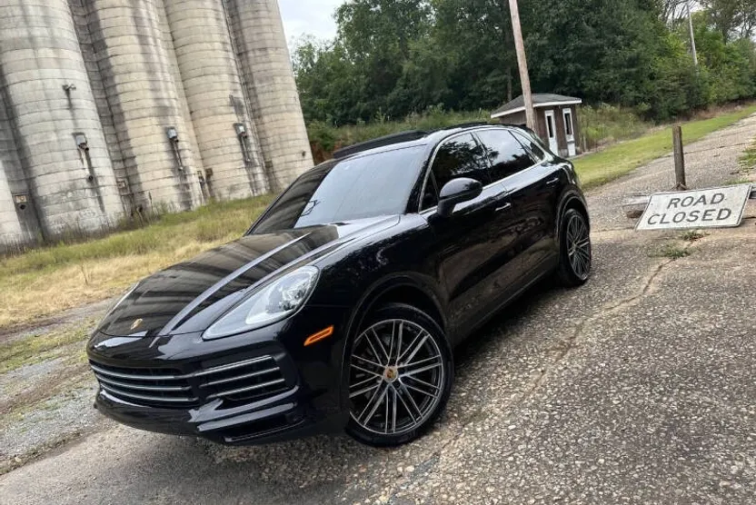 2019 Porsche Cayenne Base photo 1