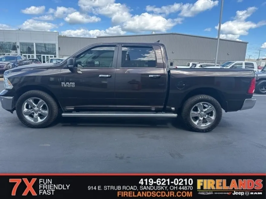 2017 Ram 1500 SLT photo 1