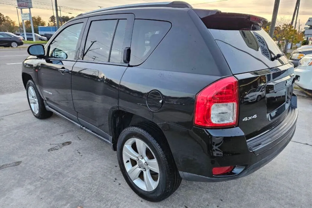 2013 Jeep Compass Sport photo 1