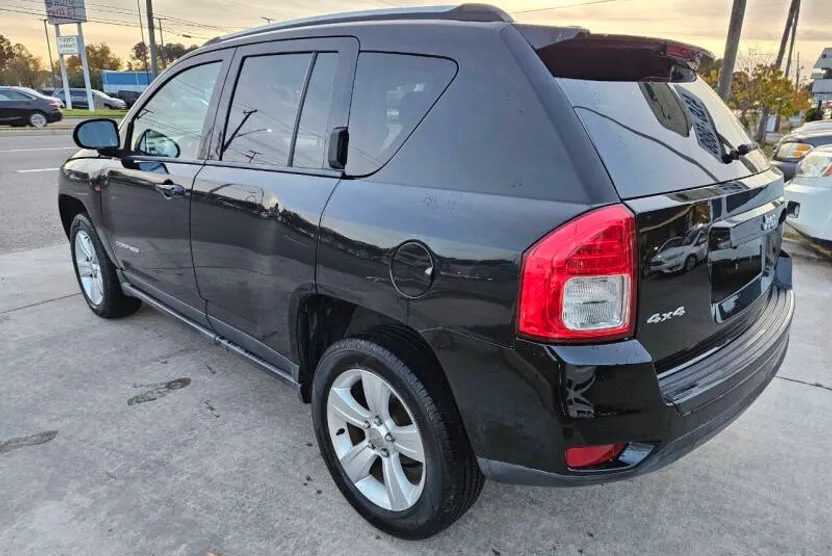 2013 Jeep Compass Sport photo 1