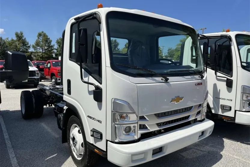 2025 Chevrolet Silverado 4500HD Base photo 1