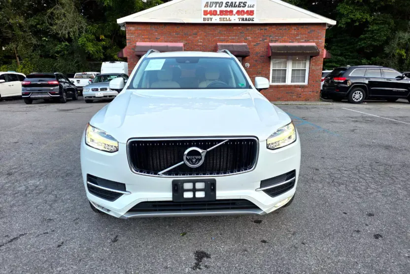 2018 Volvo XC90 T6 AWD Momentum photo 1
