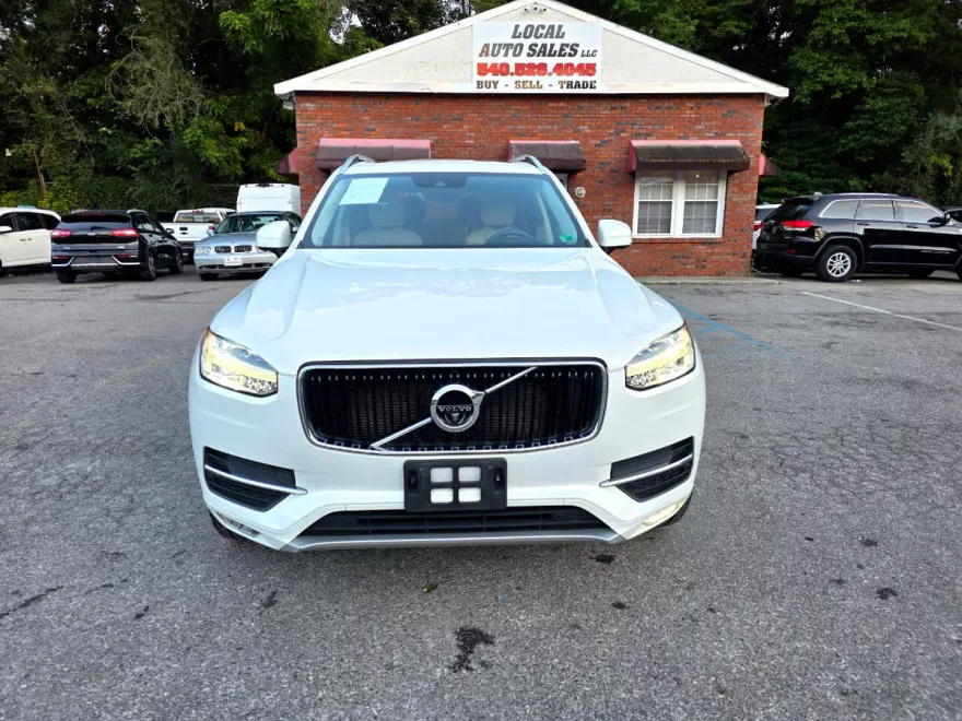 2018 Volvo XC90 T6 AWD Momentum photo 1