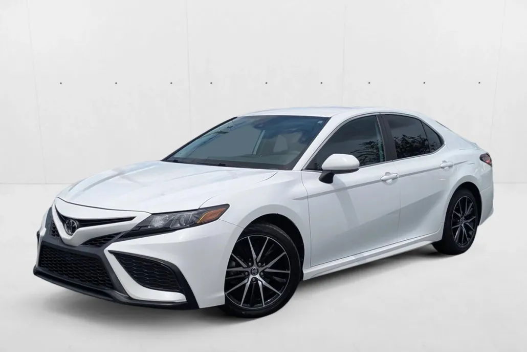2021 Toyota Camry SE photo 1