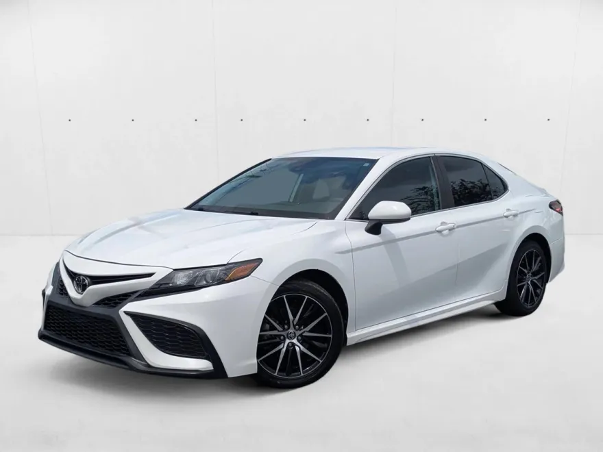 2021 Toyota Camry SE photo 1