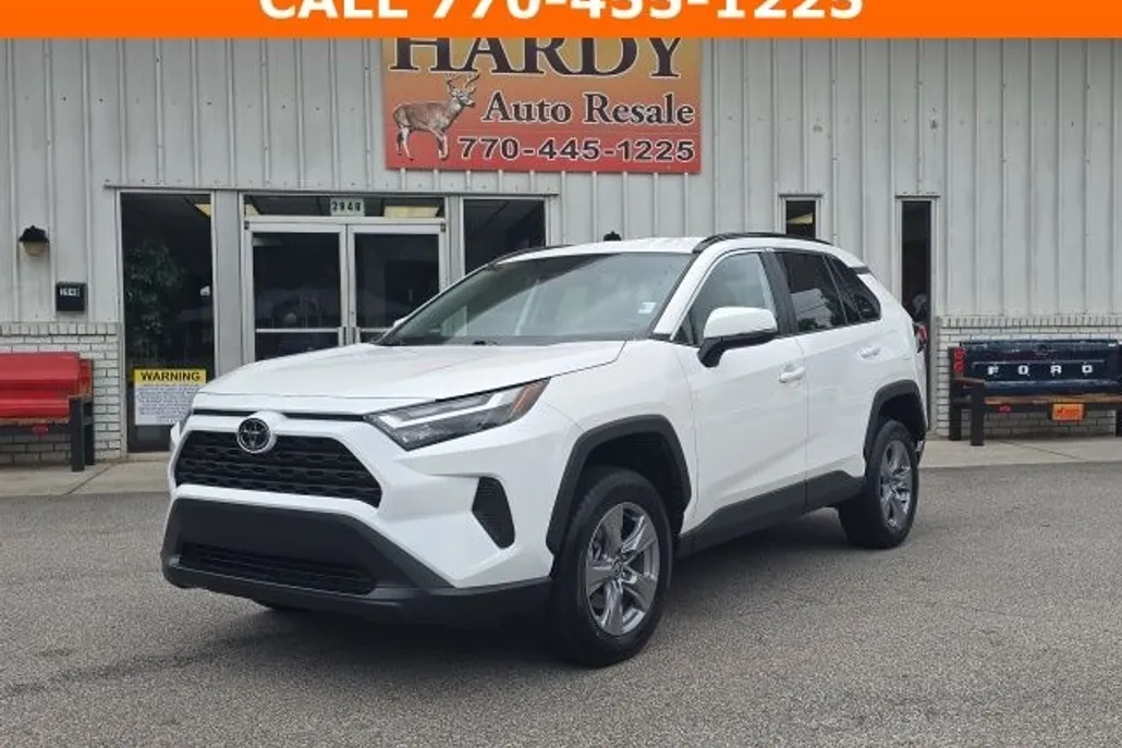 2022 Toyota RAV4 XLE photo 1
