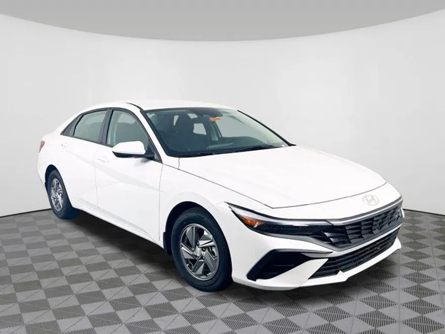 2025 Hyundai Elantra SE photo 1