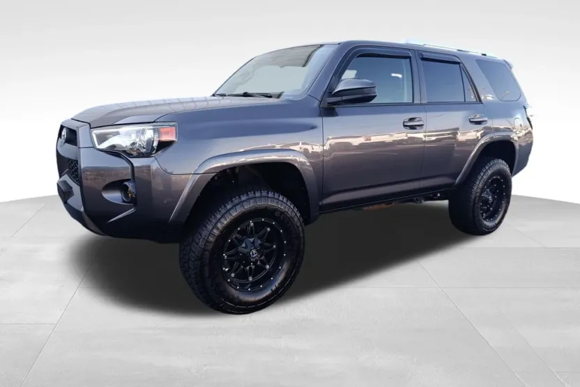 2018 Toyota 4Runner SR5 photo 1