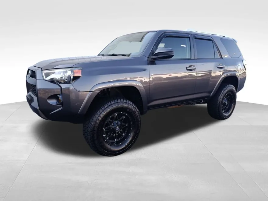 2018 Toyota 4Runner SR5 photo 1