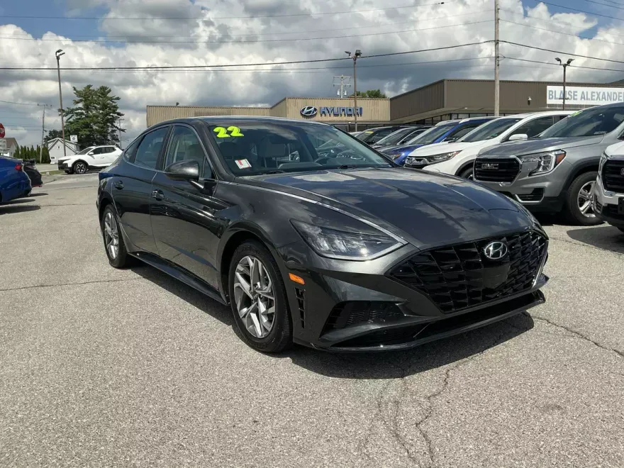 2022 Hyundai Sonata SEL photo 1