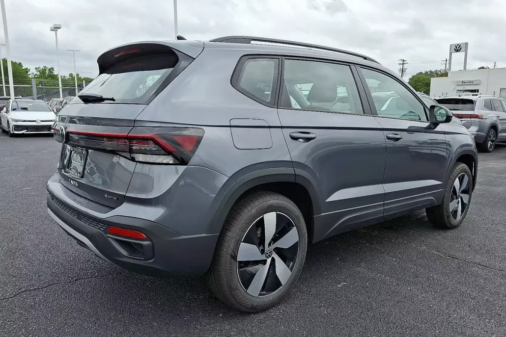 2025 Volkswagen Taos S photo 1