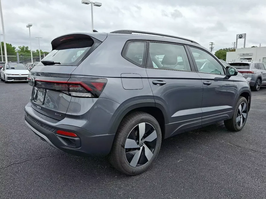 2025 Volkswagen Taos S photo 1