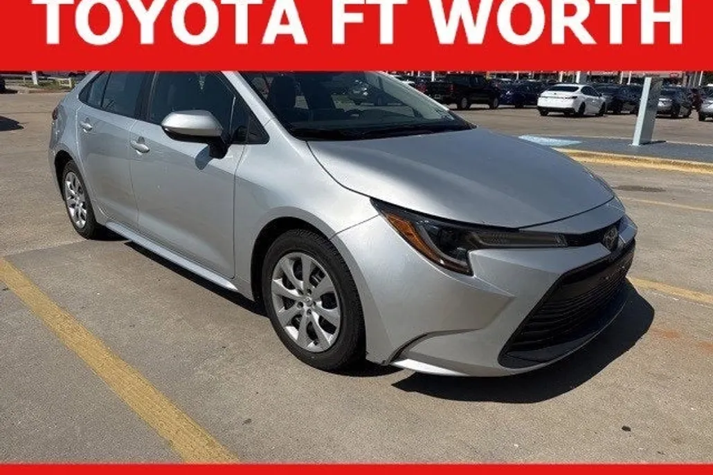 2023 Toyota Corolla LE photo 1