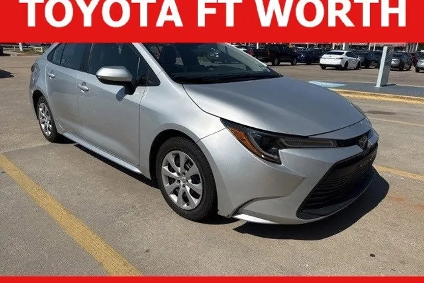 2023 Toyota Corolla LE photo 1