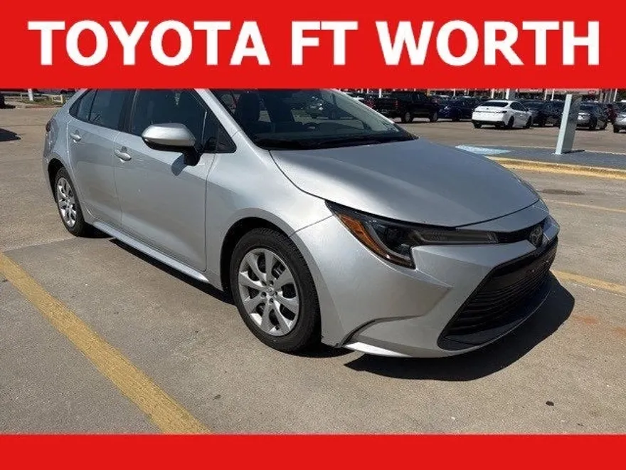 2023 Toyota Corolla LE photo 1
