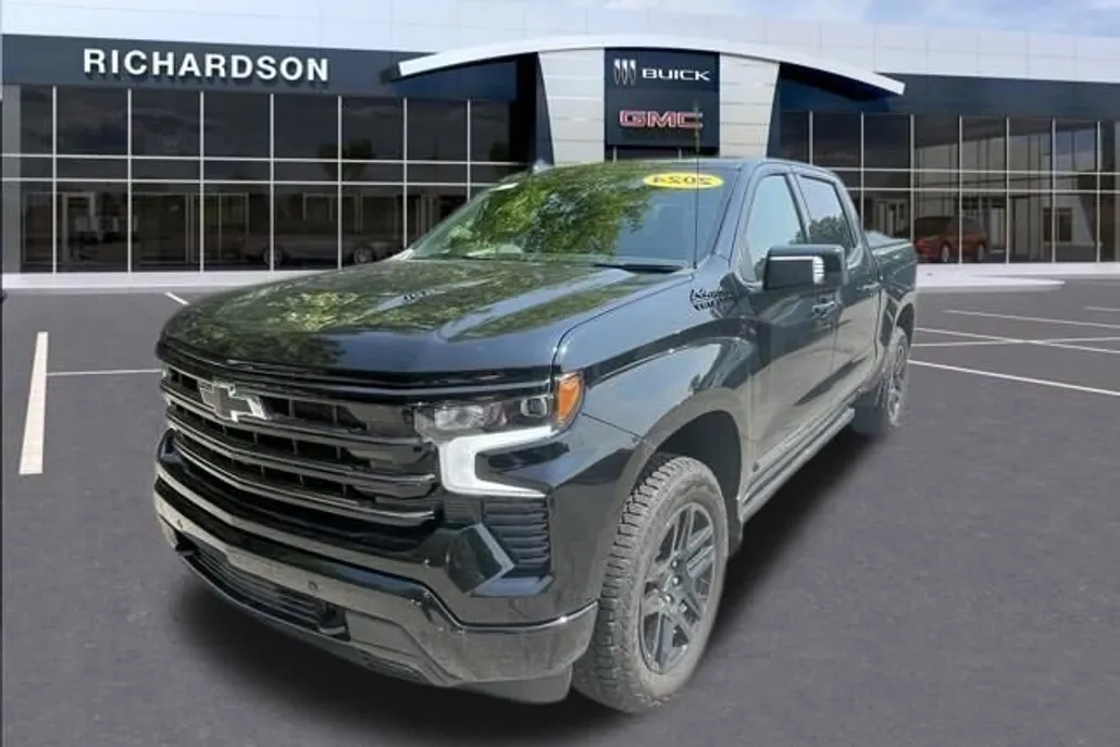 2024 Chevrolet Silverado 1500 High Country photo 1