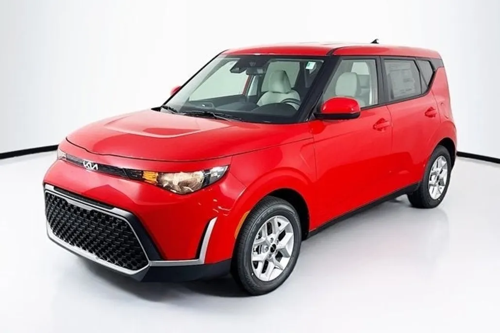 2025 Kia Soul LX photo 1