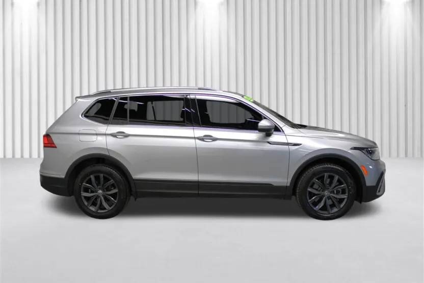 2022 Volkswagen Tiguan SE photo 1
