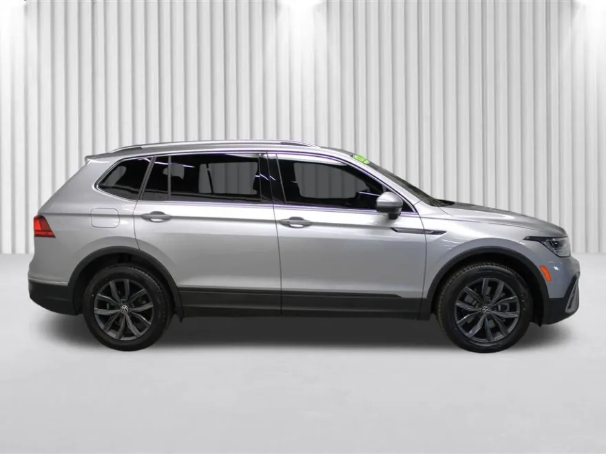 2022 Volkswagen Tiguan SE photo 1