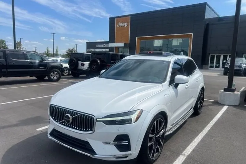 2023 Volvo XC60 Recharge Hybrid T8 Ultimate photo 1