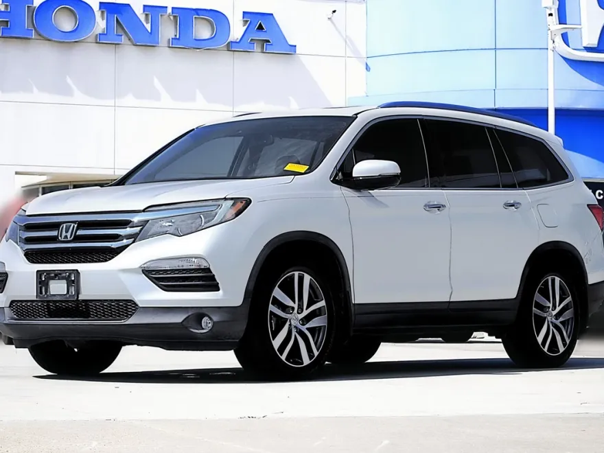 2017 Honda Pilot Touring photo 1