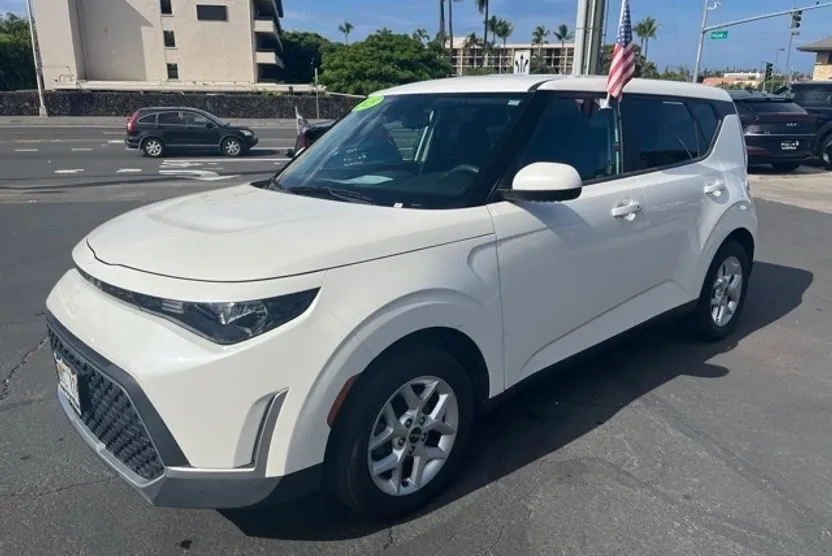 2023 Kia Soul S photo 1