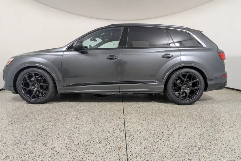 2025 Audi SQ7 Prestige photo 1