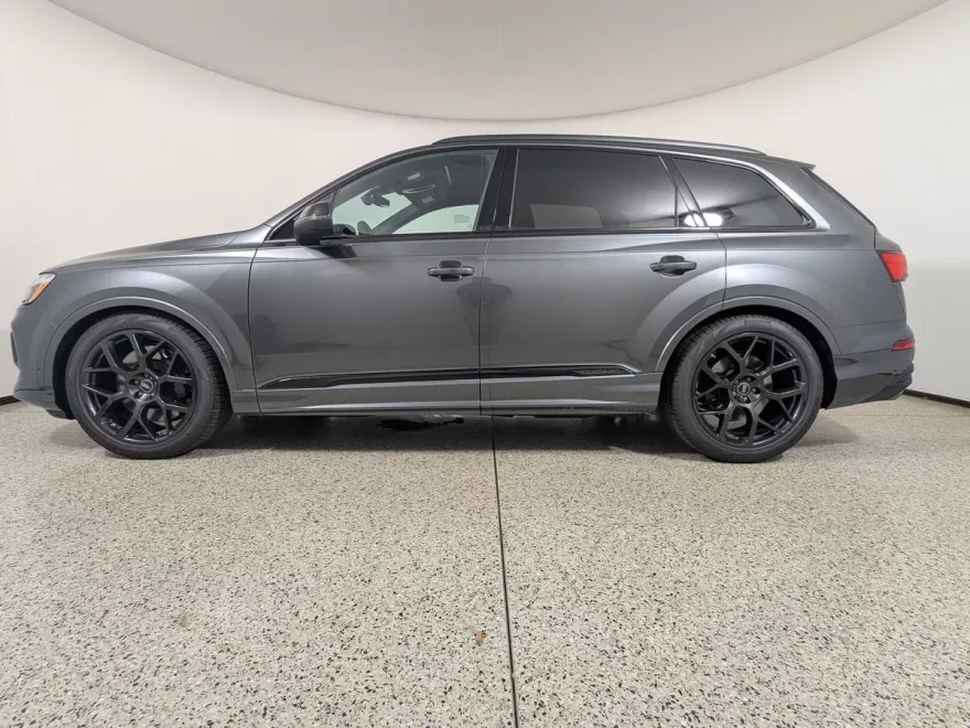 2025 Audi SQ7 Prestige photo 1