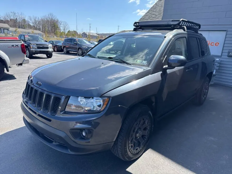 2014 Jeep Compass Latitude photo 1