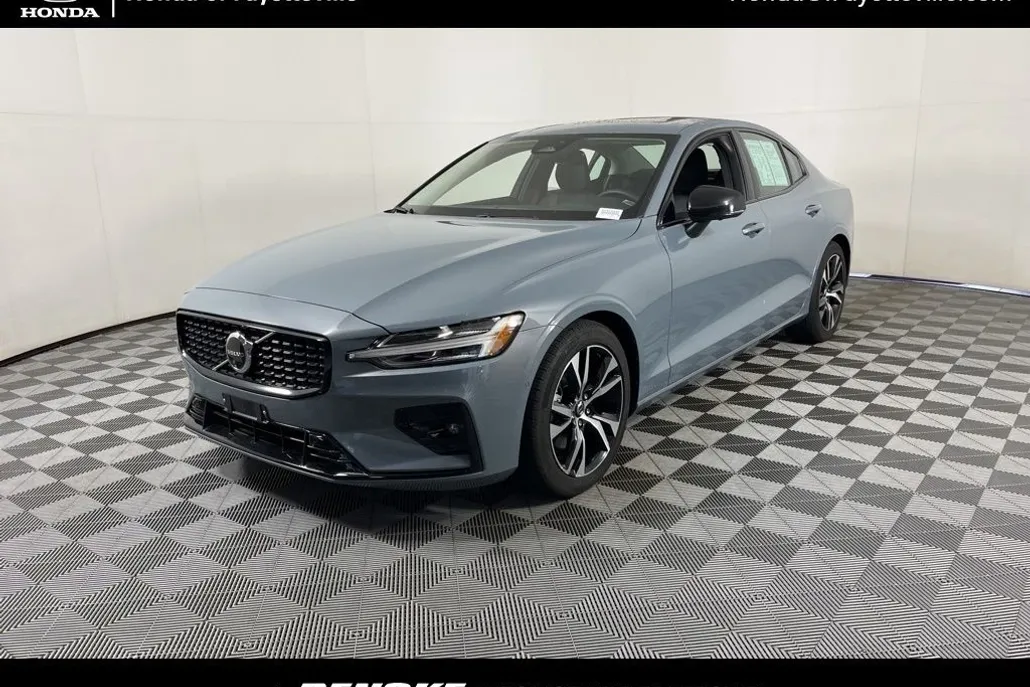 2024 Volvo S60 B5 Plus photo 1