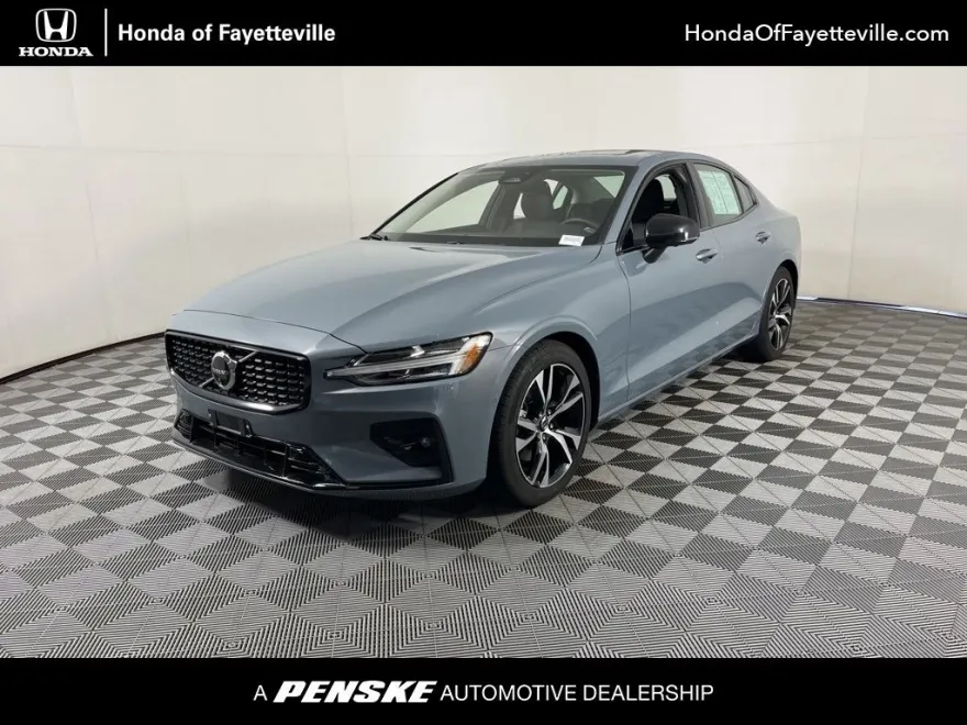 2024 Volvo S60 B5 Plus photo 1