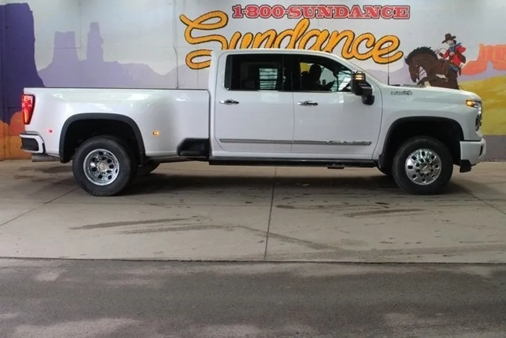 2025 Chevrolet Silverado 3500HD High Country photo 1