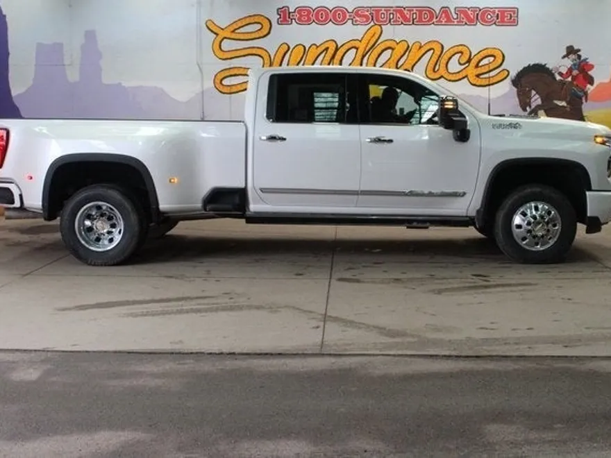 2025 Chevrolet Silverado 3500HD High Country photo 1