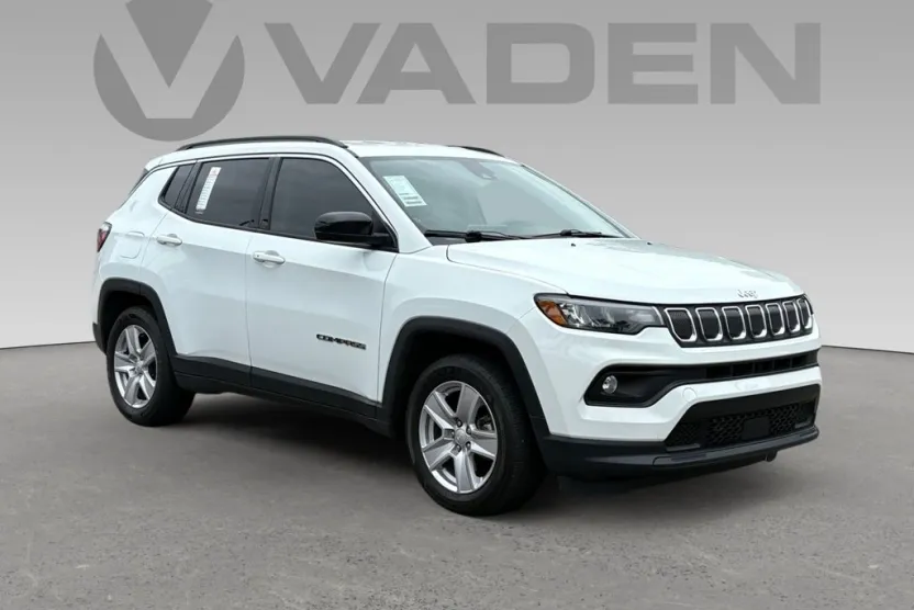 2022 Jeep Compass Latitude photo 1