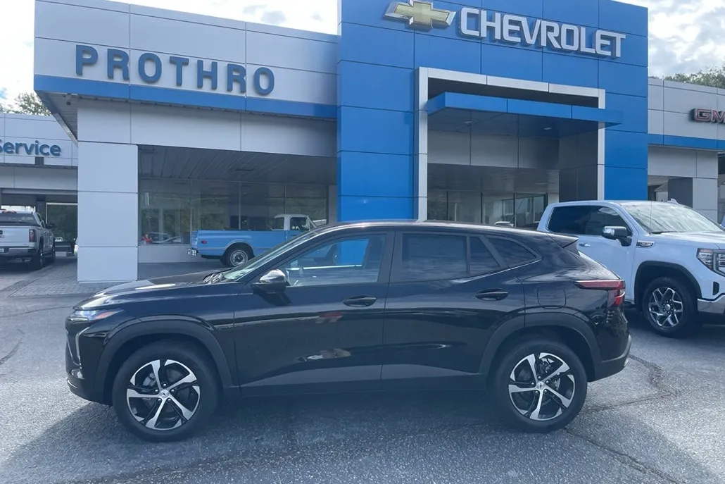 2025 Chevrolet Trax photo 1