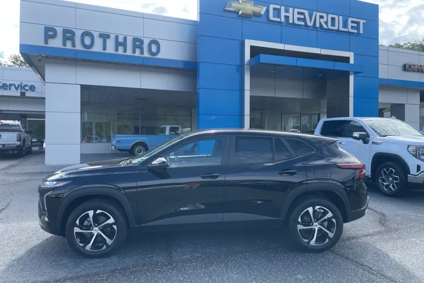 2025 Chevrolet Trax photo 1