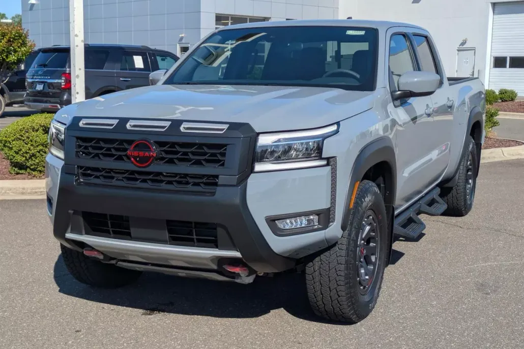2025 Nissan Frontier PRO-4X photo 1