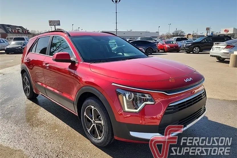 2025 Kia Niro LX photo 1