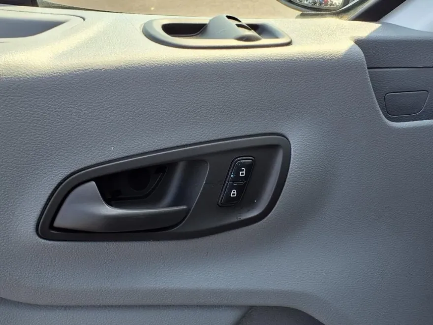 2017 Ford Transit photo 1