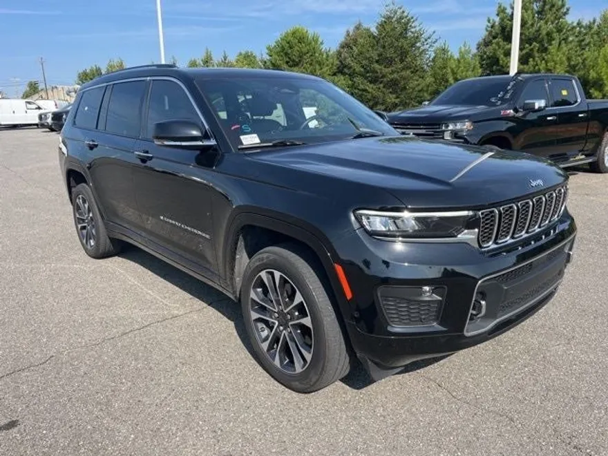 2022 Jeep Grand Cherokee Overland photo 1