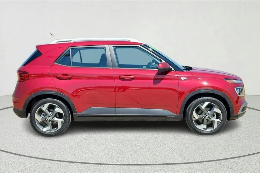 2024 Hyundai Venue SEL photo 1
