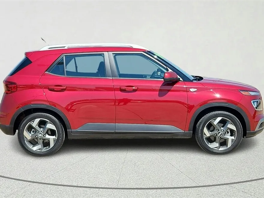 2024 Hyundai Venue SEL photo 1