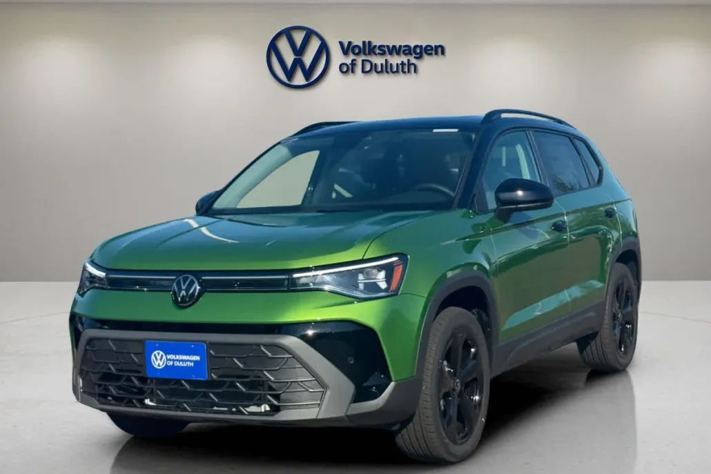 2025 Volkswagen Taos SE photo 1